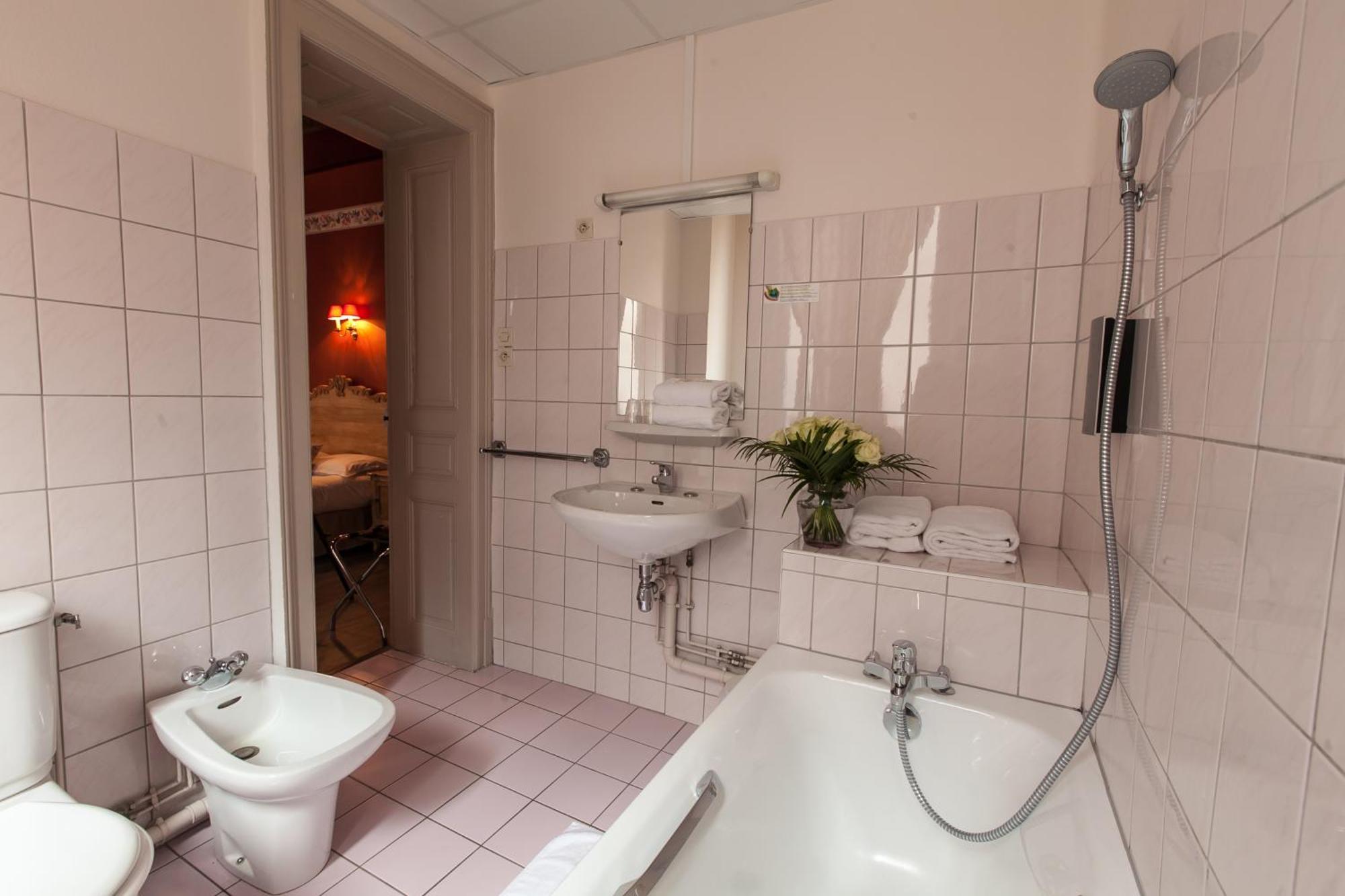 Brit Hotel Bristol Montbeliard Centre Экстерьер фото