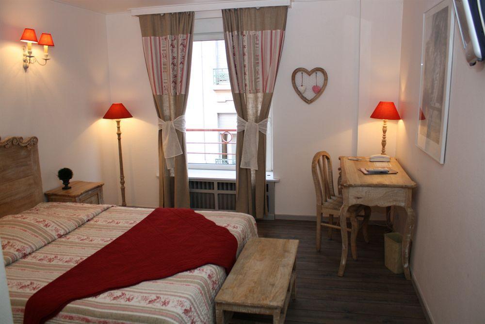 Brit Hotel Bristol Montbeliard Centre Экстерьер фото